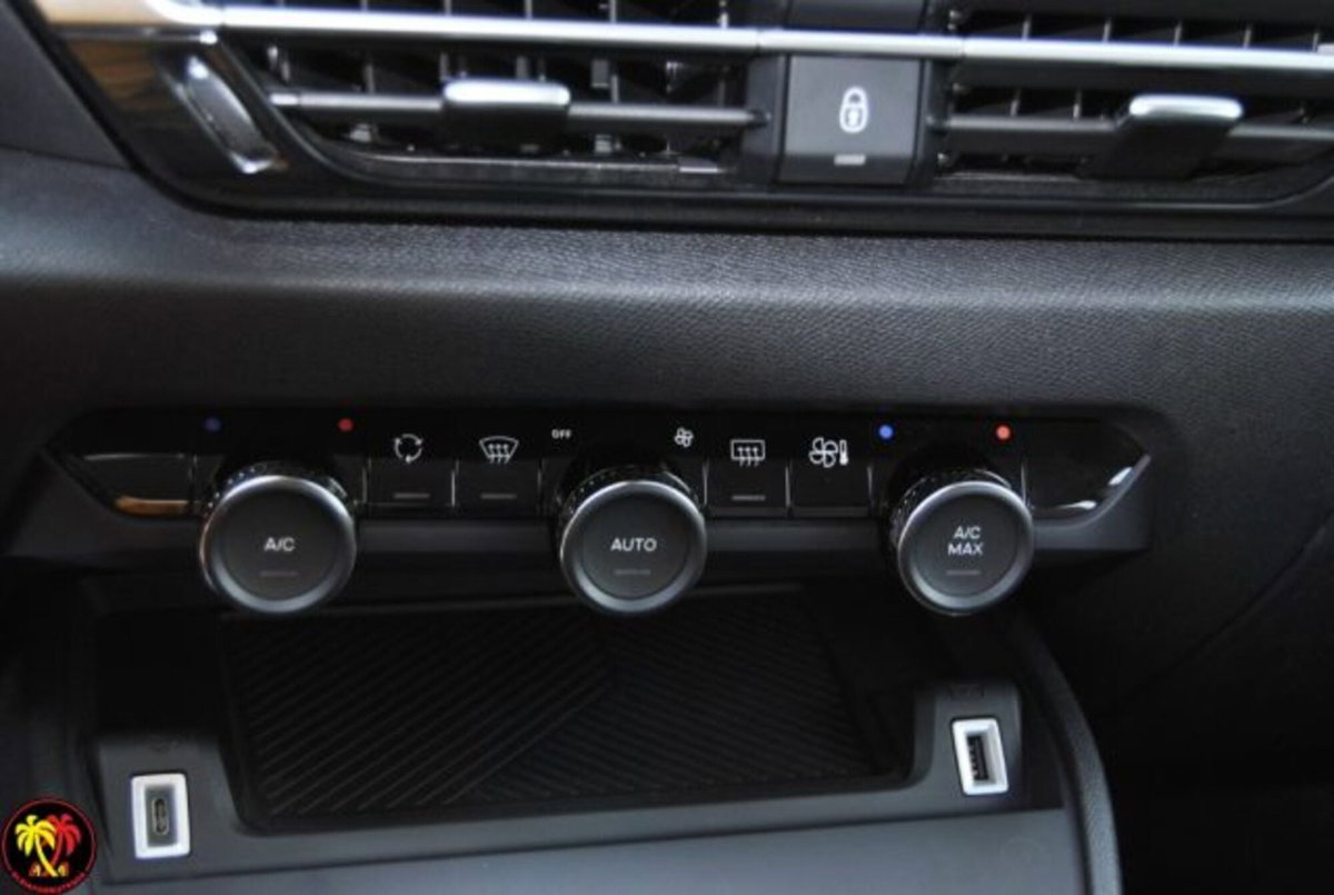 Citroen C4 PureTech 130 S&S EAT8 Feel Pack (10)