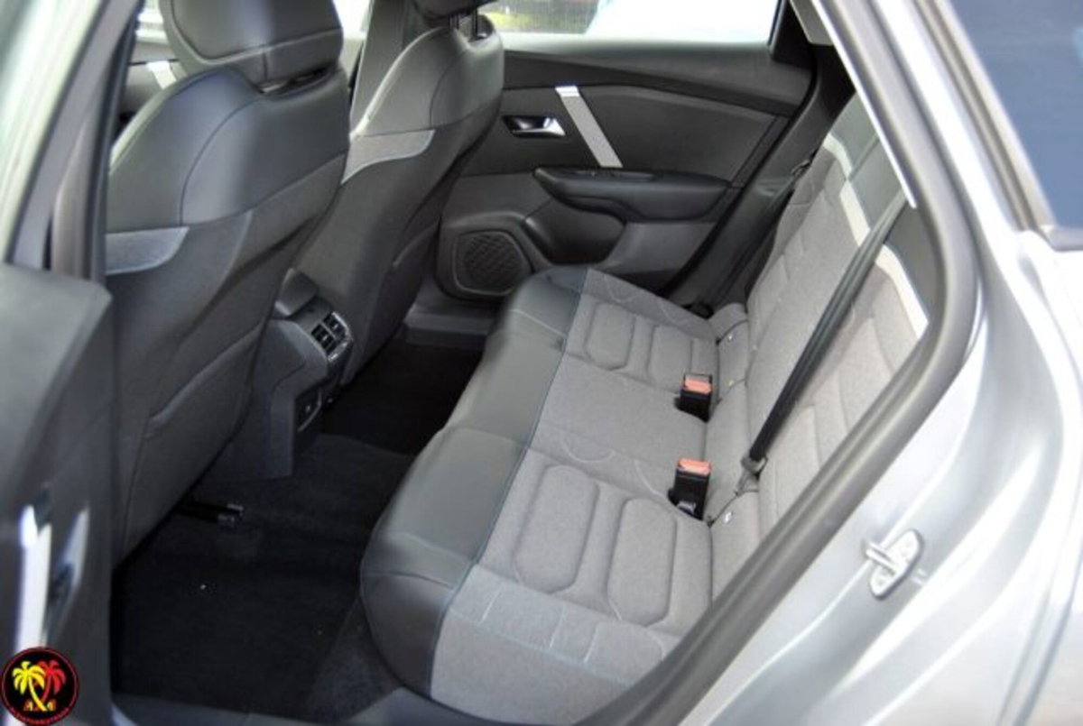 Citroen C4 PureTech 130 S&S EAT8 Feel Pack (13)