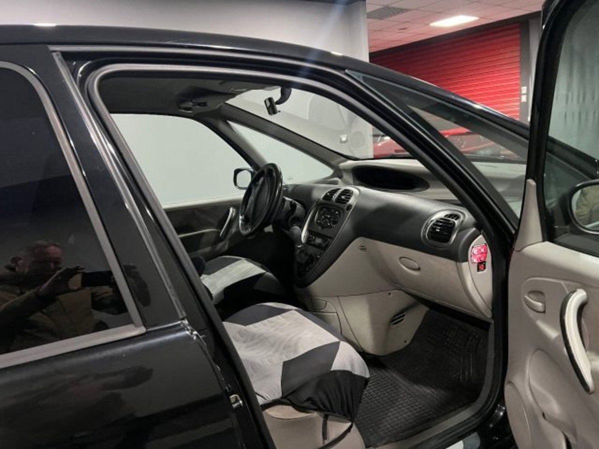 Citroen Xsara Picasso 1.6 HDi 90CV airdream Elegance (7)