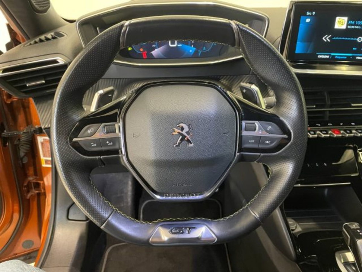 Peugeot 2008 BlueHDi 130 S&S EAT8 GT (16)