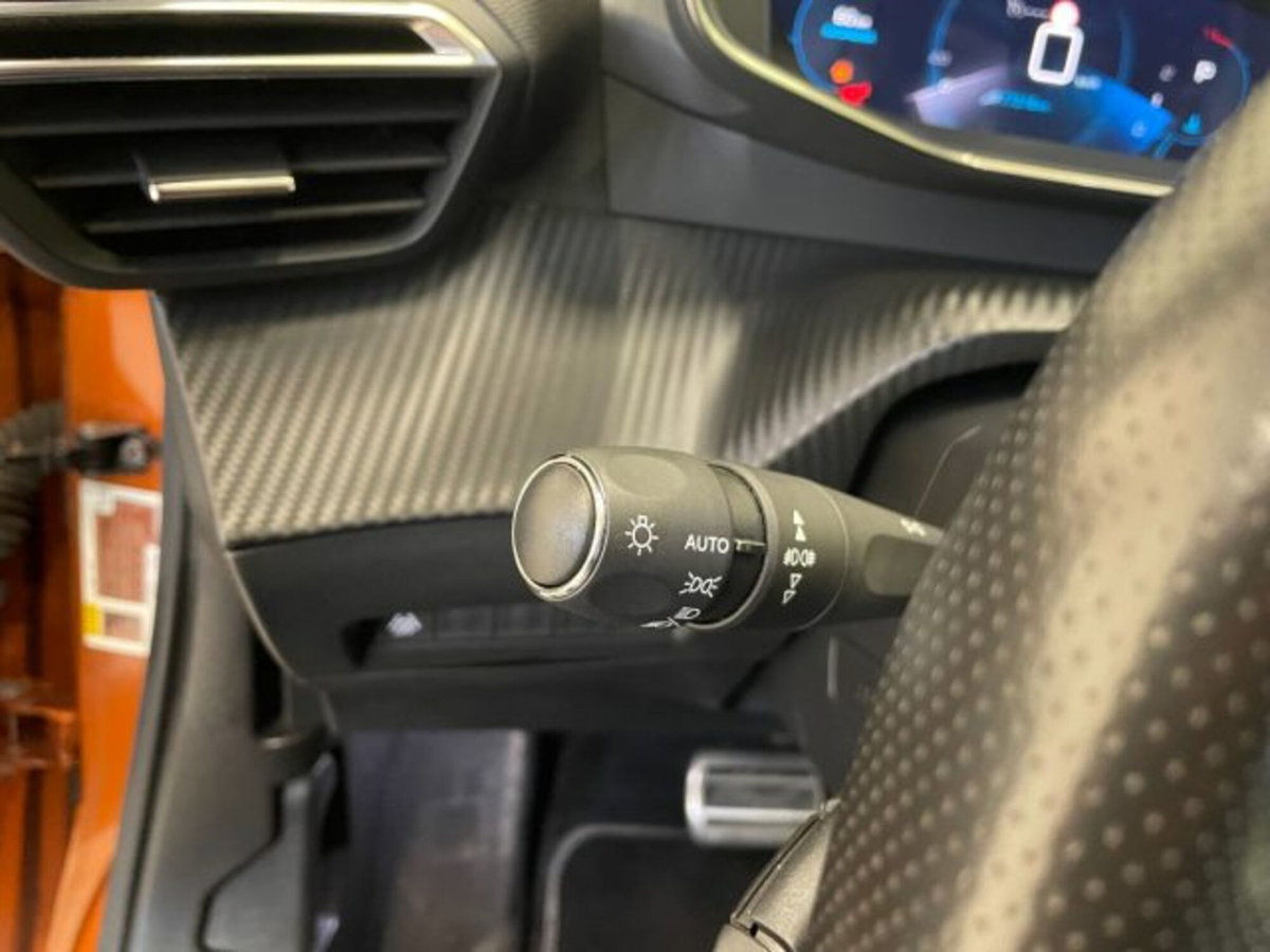 Peugeot 2008 BlueHDi 130 S&S EAT8 GT (20)