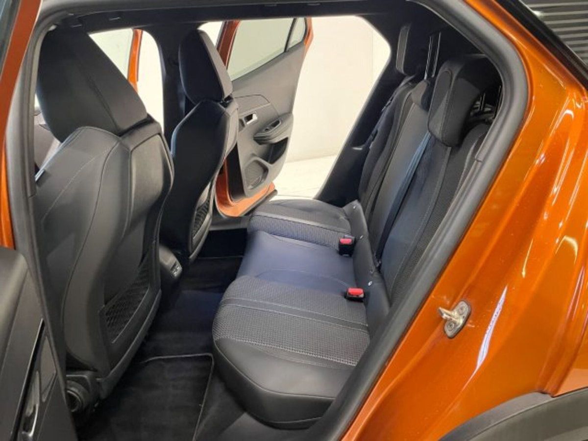 Peugeot 2008 BlueHDi 130 S&S EAT8 GT (7)
