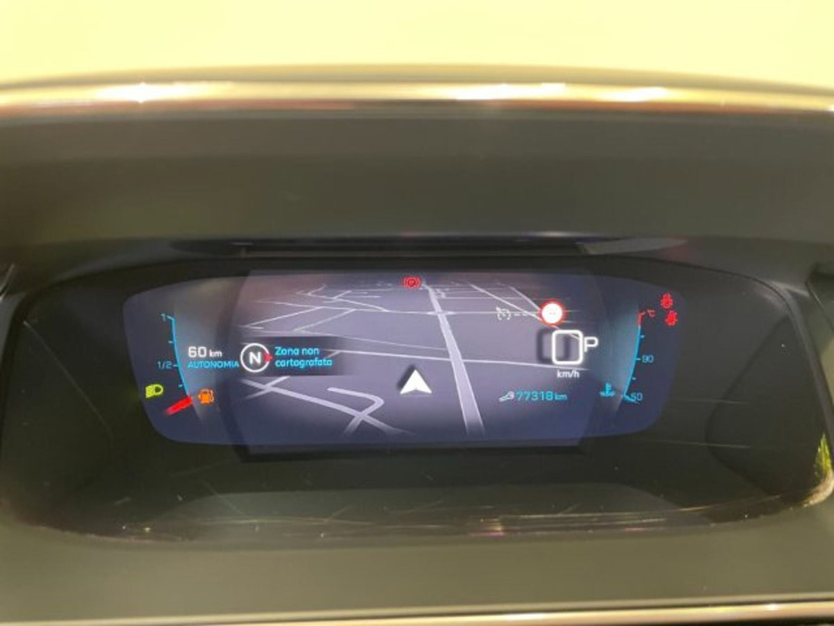 Peugeot 2008 BlueHDi 130 S&S EAT8 GT (9)