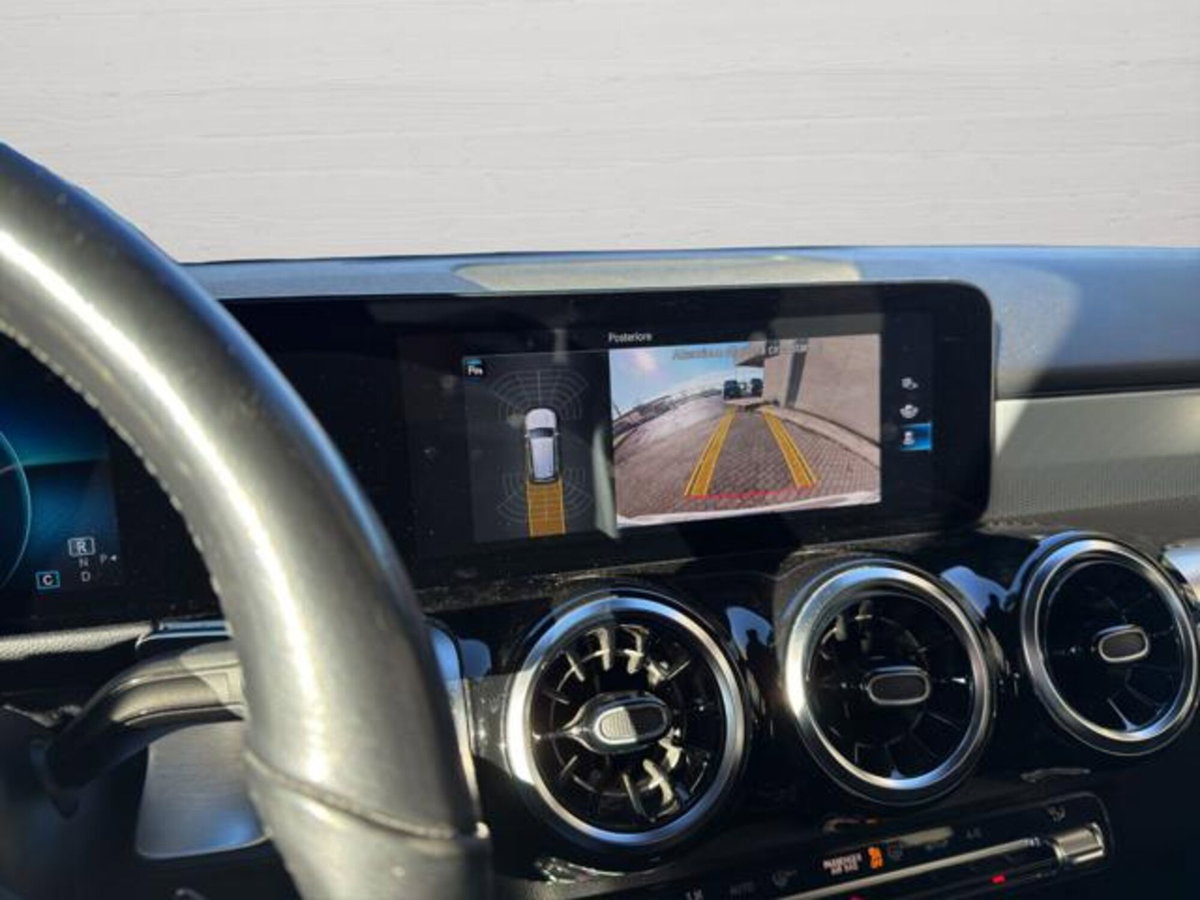 Mercedes-Benz GLB 200 Automatic Business (13)