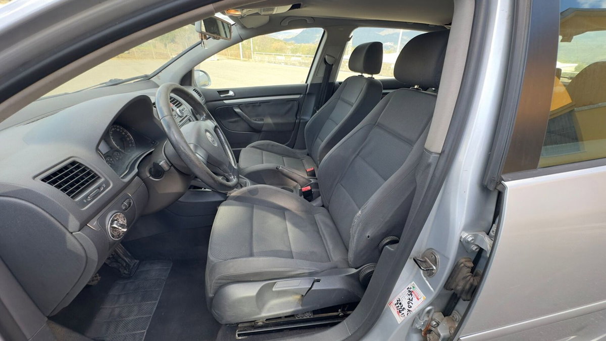 Volkswagen Golf 1.9 TDI 3p. Blue-T (9)