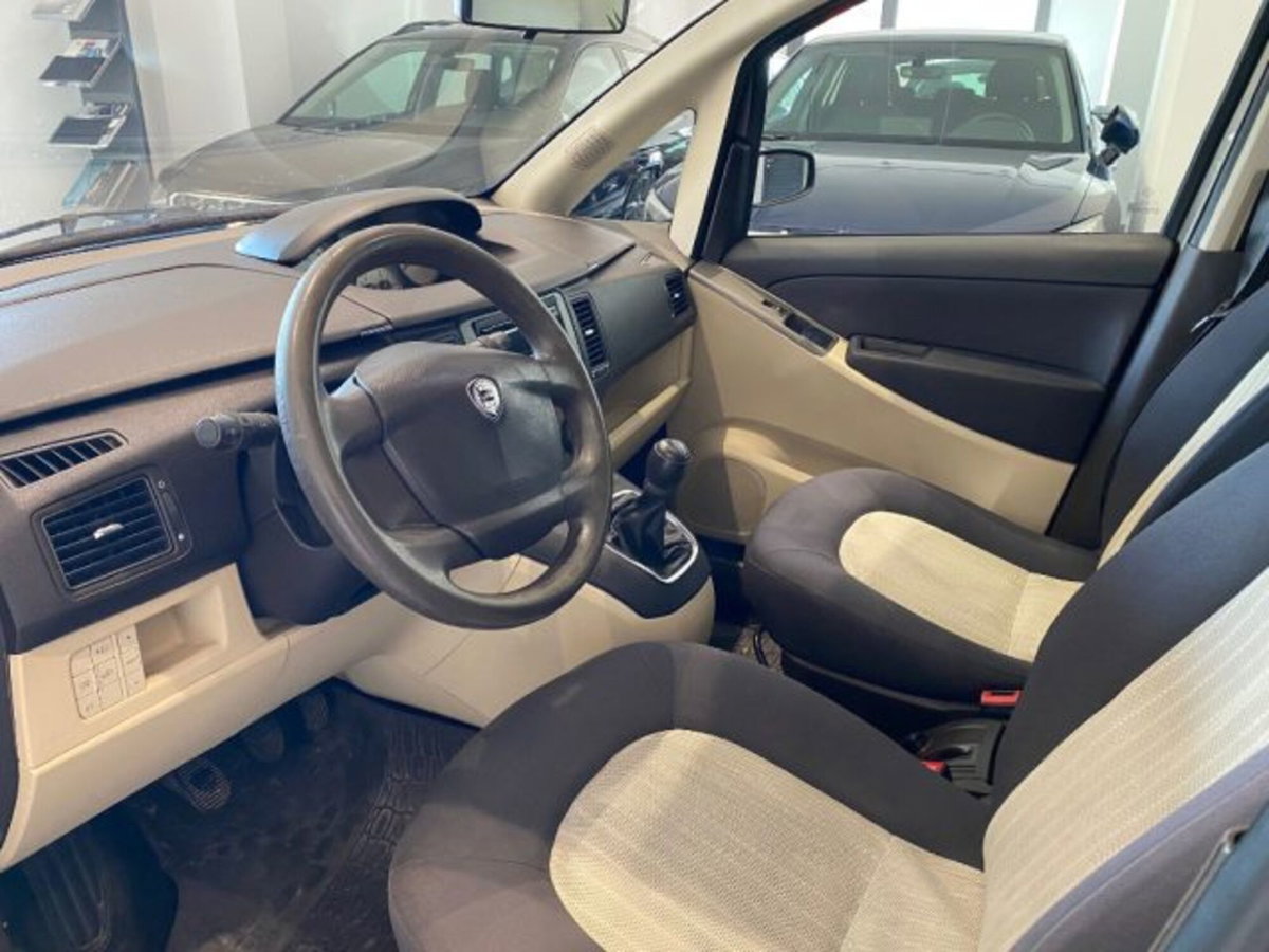 Lancia Musa 1.9 Multijet Oro (10)