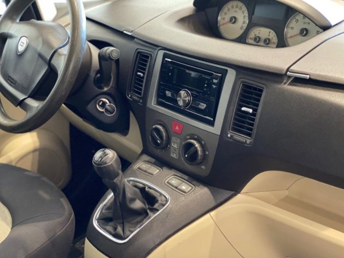 Lancia Musa 1.9 Multijet Oro (11)