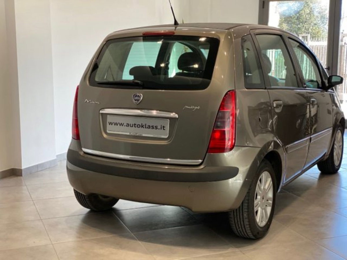 Lancia Musa 1.9 Multijet Oro (12)