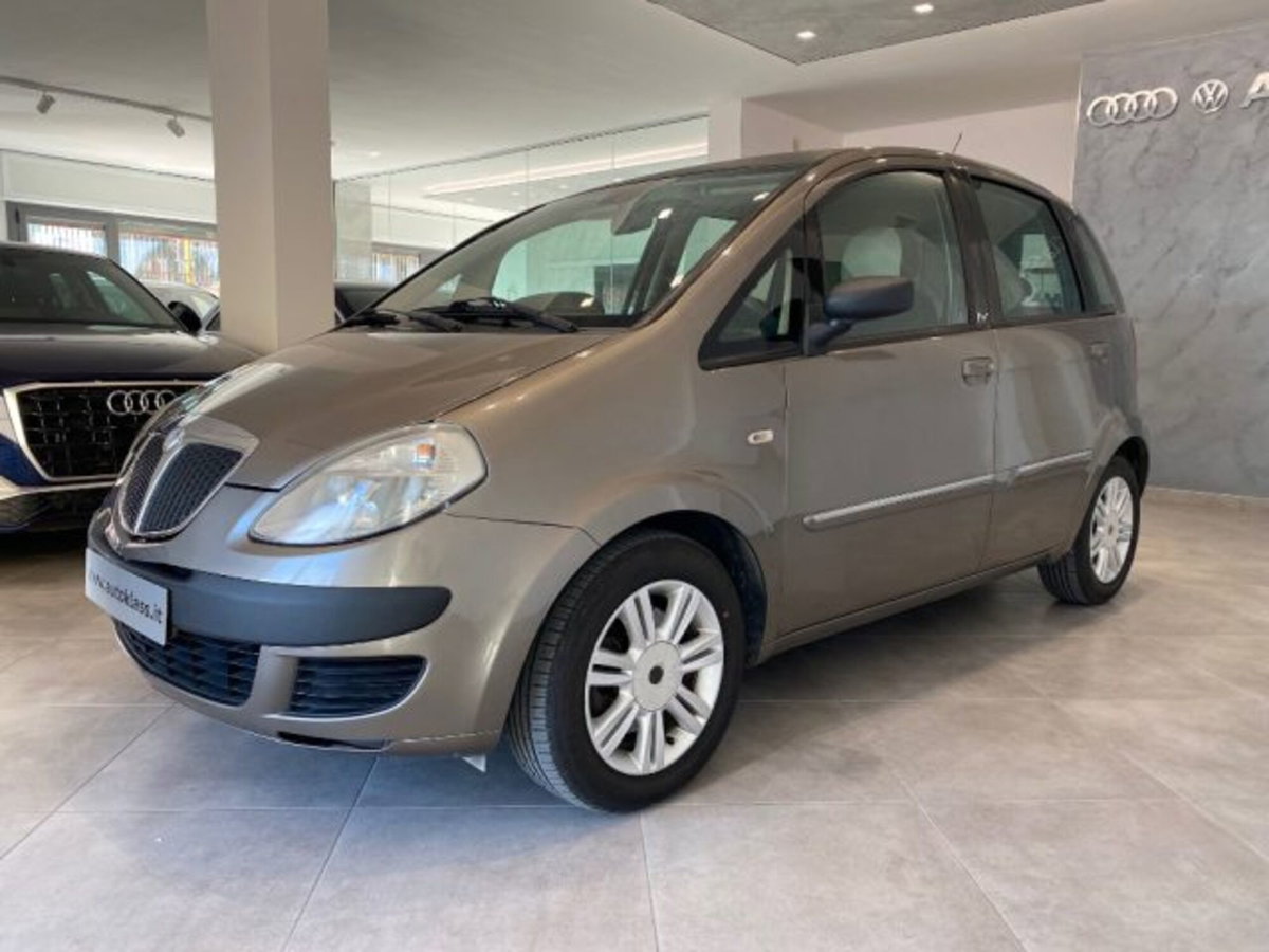 Lancia Musa 1.9 Multijet Oro (9)