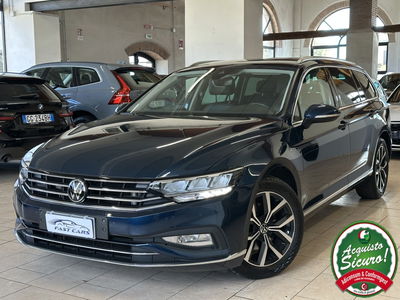 Volkswagen Passat 2.0 tdi scr R-Line 150cv dsg usata