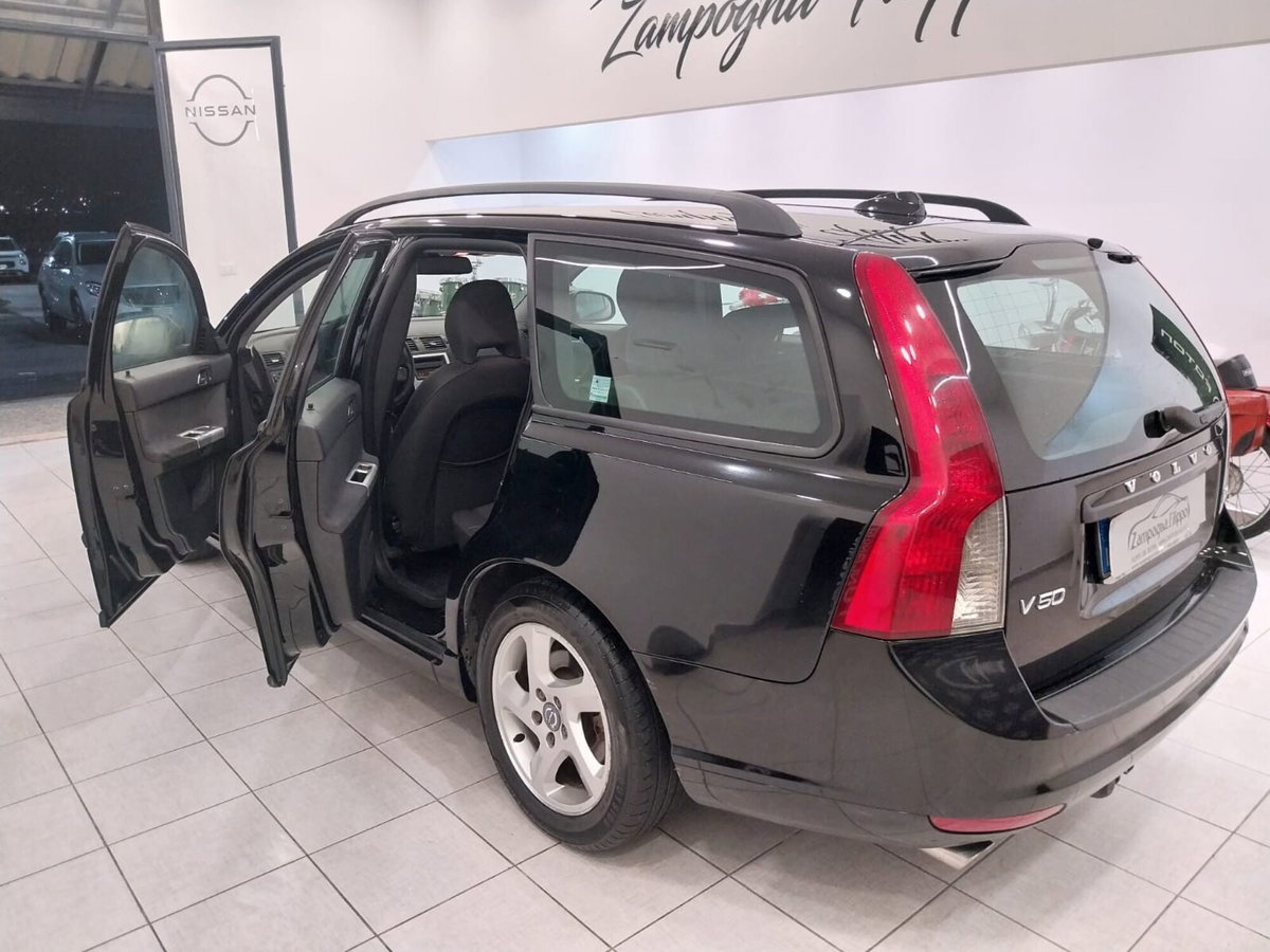 Volvo V50 D3 Geartronic R-design (9)