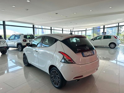 Lancia Ypsilon 1.0 FireFly 5 porte S&S Hybrid Ecochic Gold (2)
