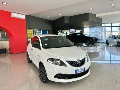 Lancia Ypsilon 1.0 FireFly 5 porte S&S Hybrid Ecochic Gold (4)
