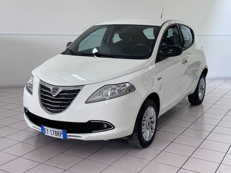 Lancia Ypsilon 0.9 TwinAir 85 CV 5 porte Metano Ecochic Gold