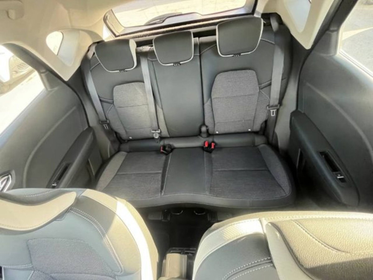 Renault Captur Blue dCi 115 CV EDC Intens (10)