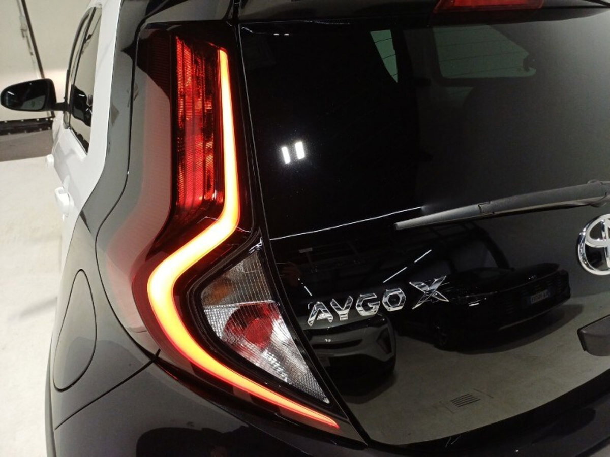 Toyota Aygo X 1.0 VVT-i 72 CV 5 porte Limited Air (11)