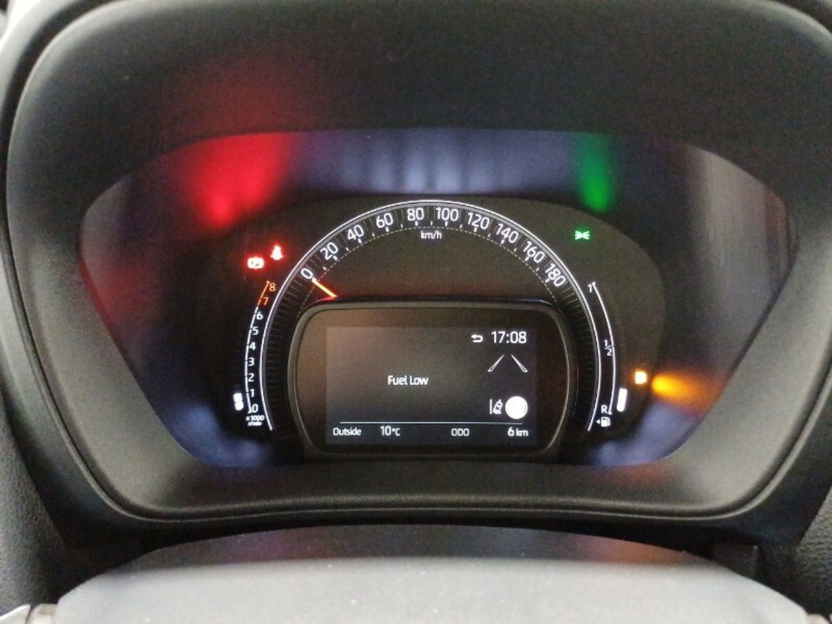Toyota Aygo X 1.0 VVT-i 72 CV 5 porte Limited Air (14)