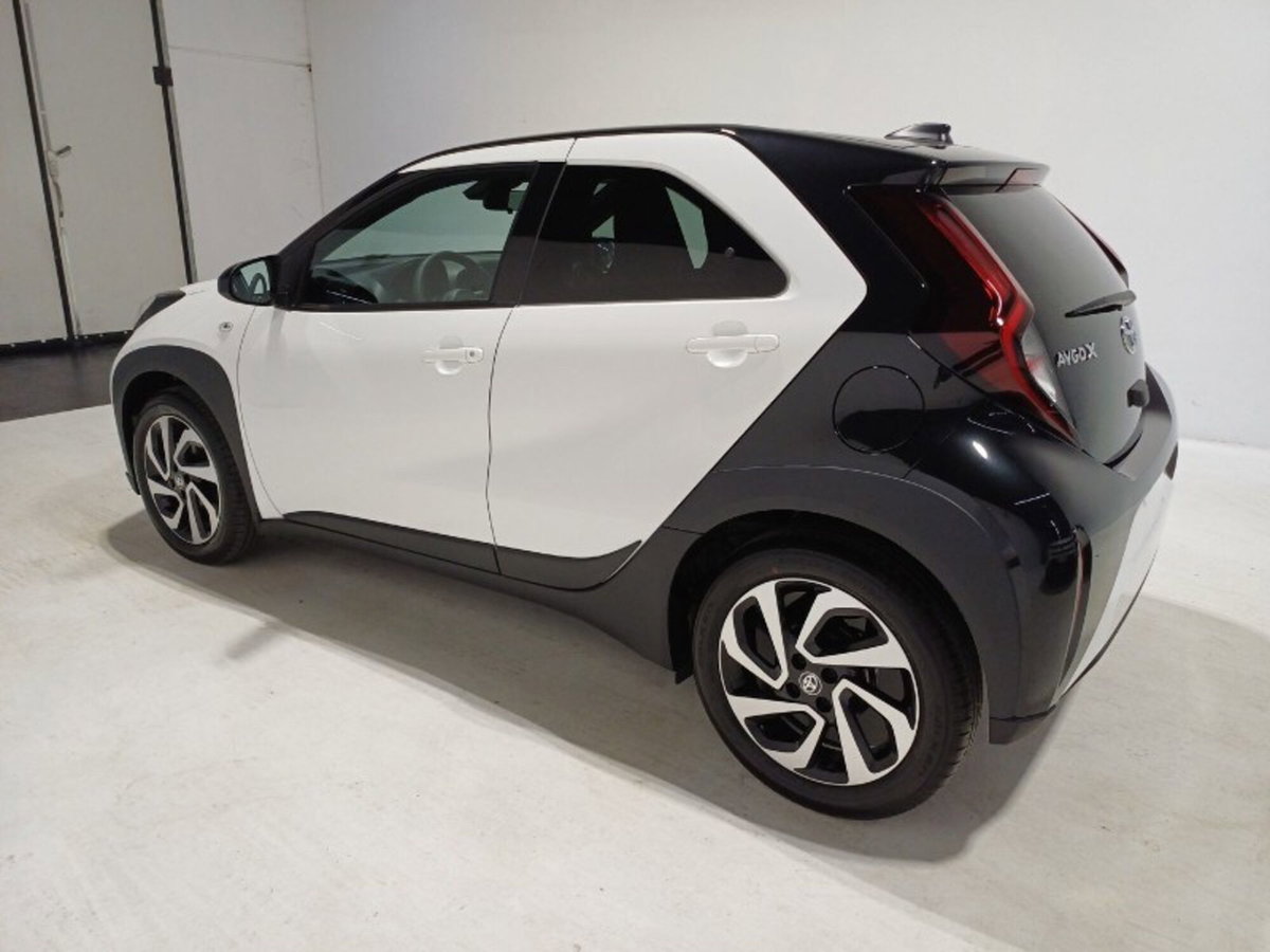 Toyota Aygo X 1.0 VVT-i 72 CV 5 porte Limited Air (4)