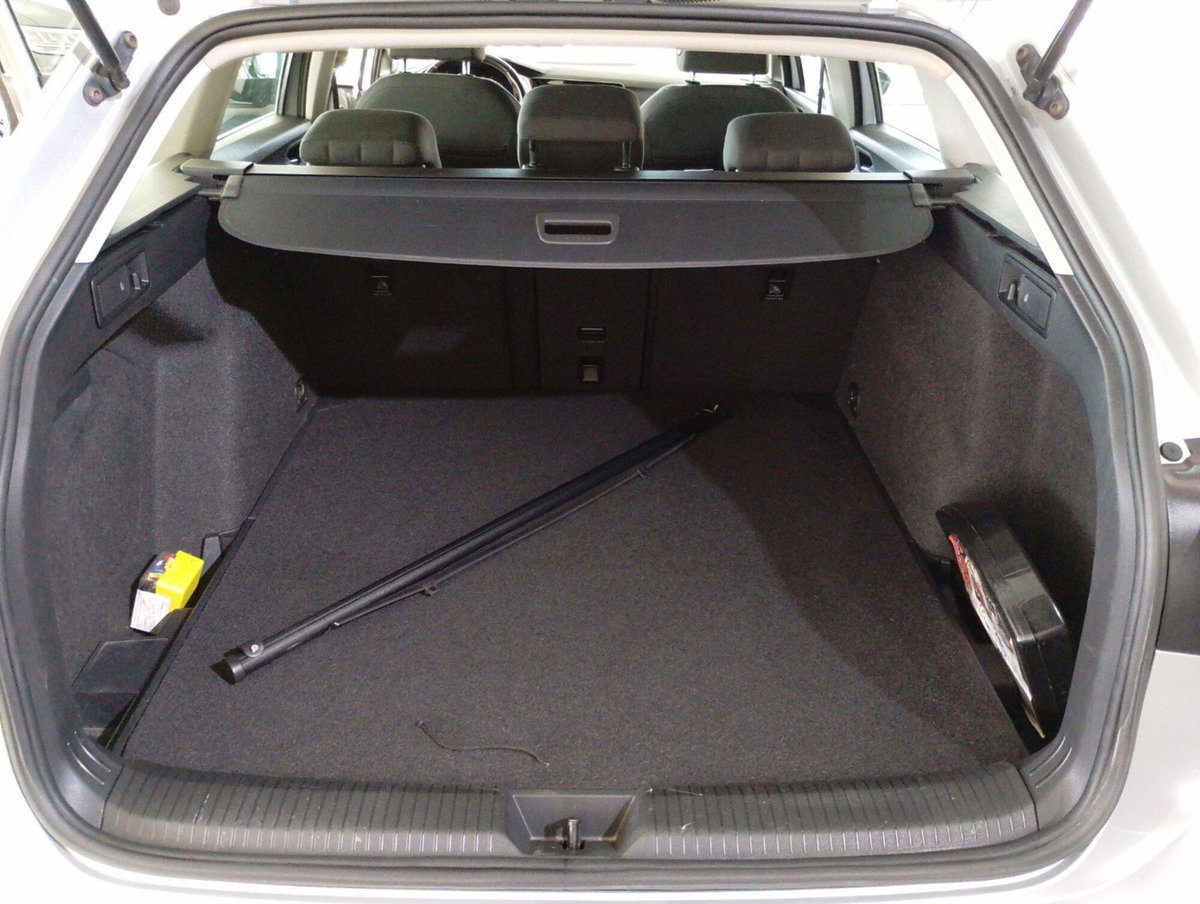 Volkswagen Golf Variant 1.5 TGI DSG Life (10)