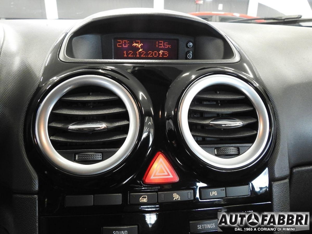 Opel Corsa 1.2 85CV 5 porte GPL-TECH Ecotec (18)