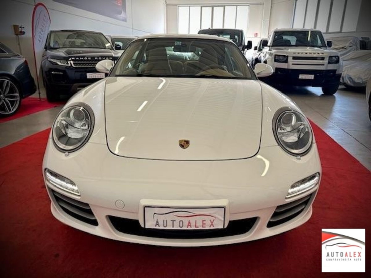 Porsche 911 Coupé Carrera 4S (2)