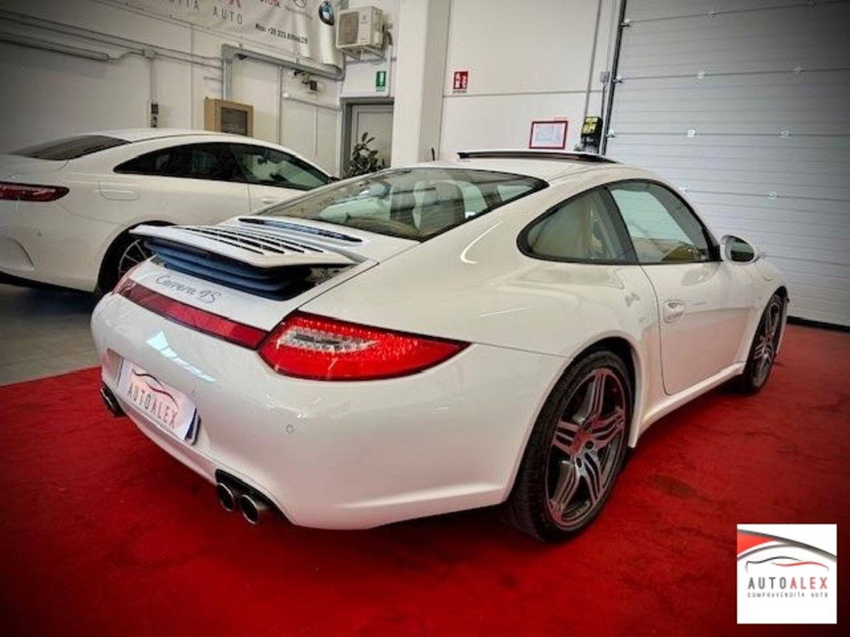 Porsche 911 Coupé Carrera 4S (4)