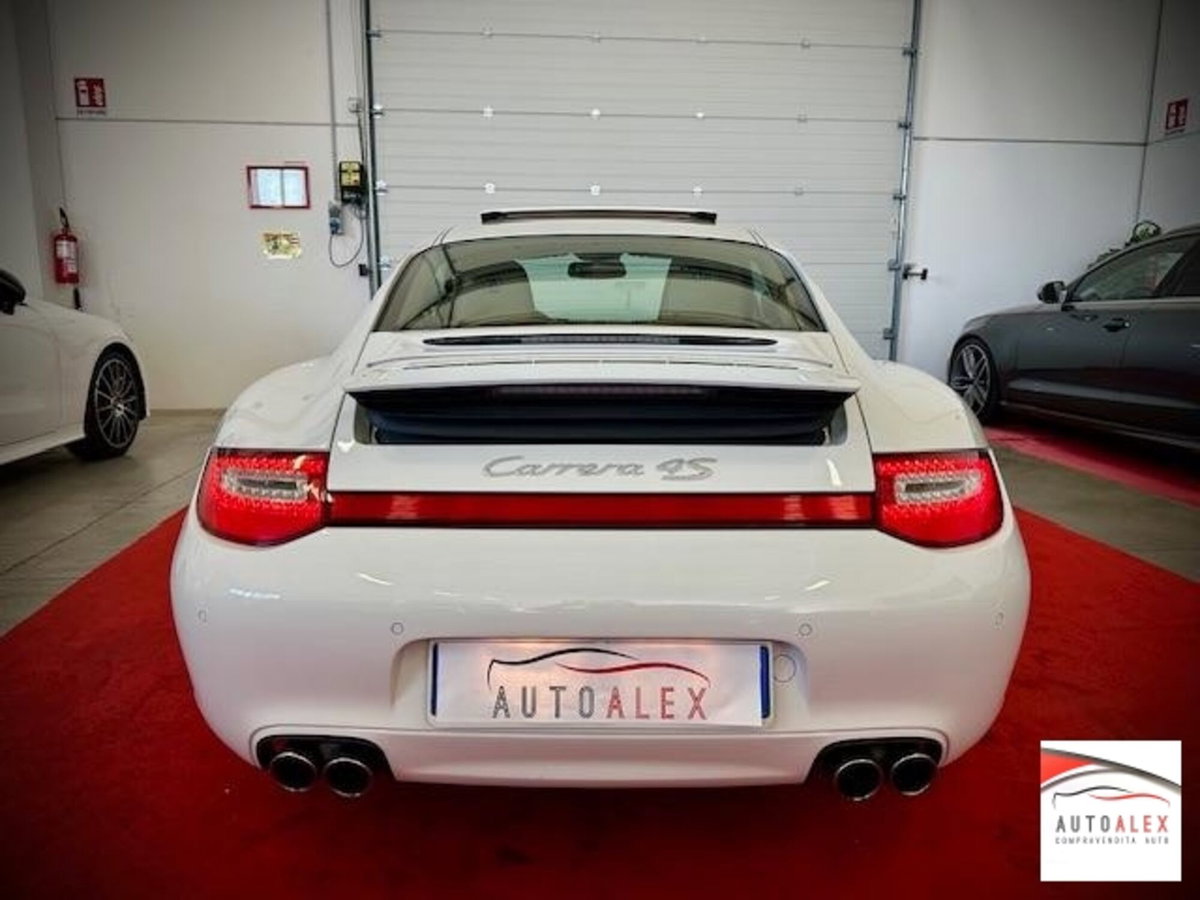 Porsche 911 Coupé Carrera 4S (5)