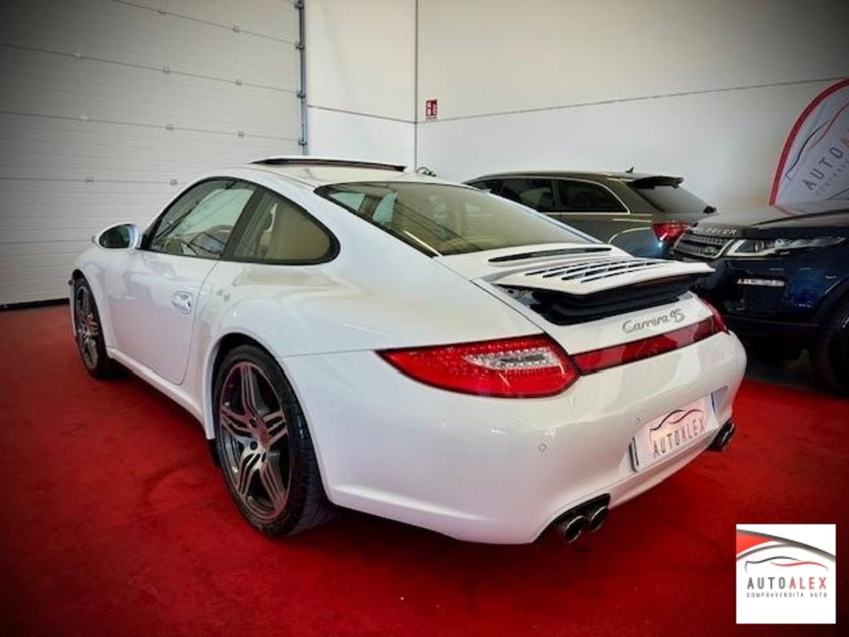 Porsche 911 Coupé Carrera 4S (6)