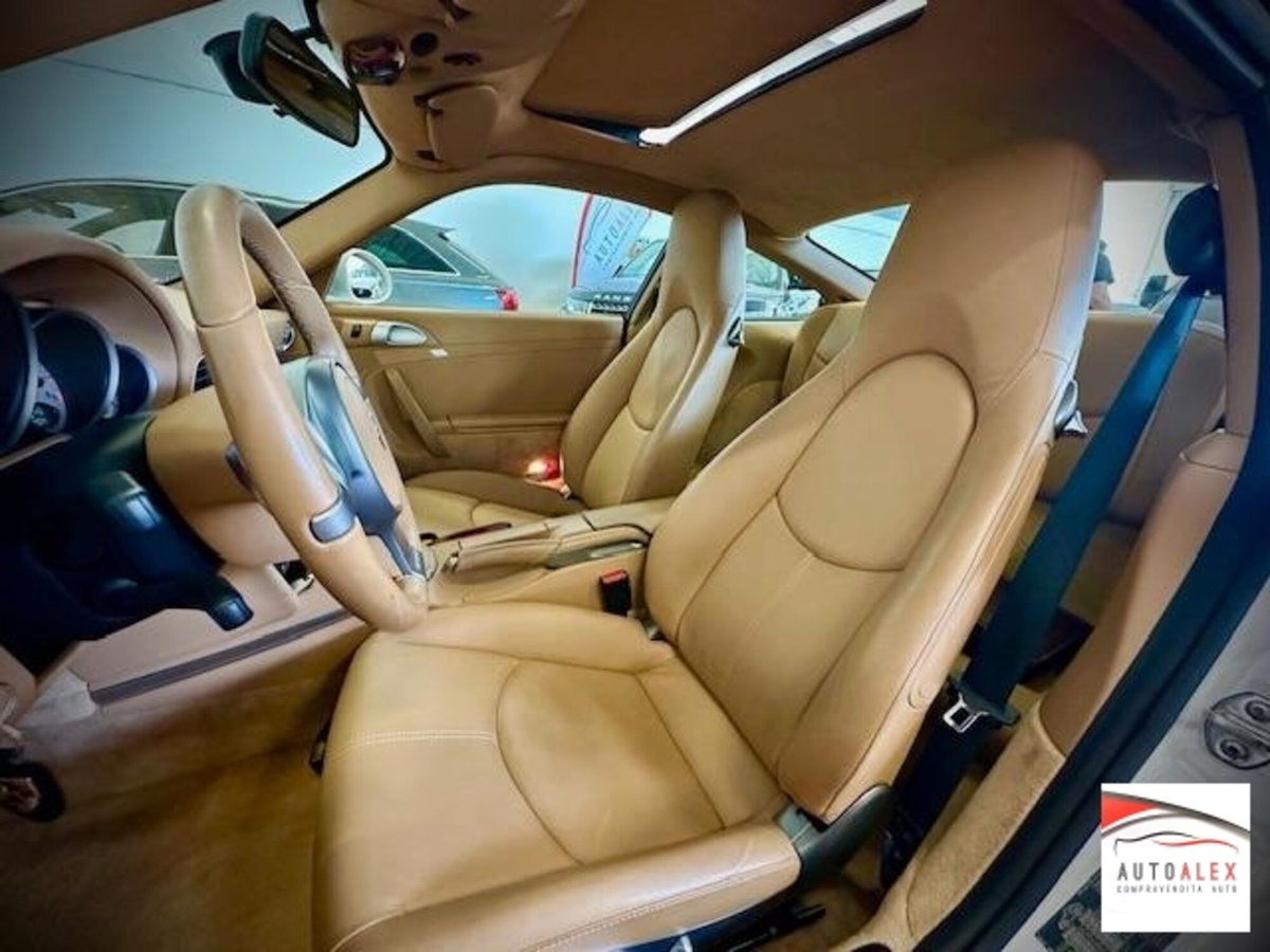 Porsche 911 Coupé Carrera 4S (8)