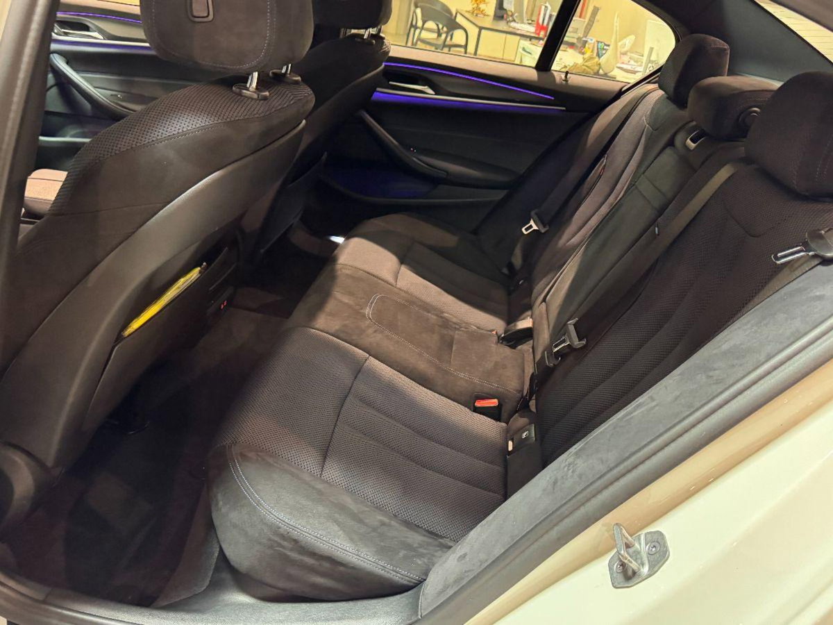 BMW Serie 5 520d xDrive Msport (18)
