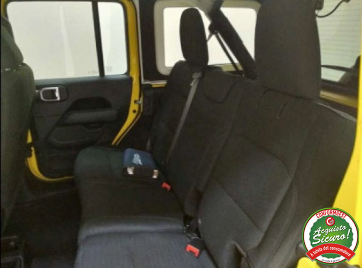 Jeep Wrangler 2.2 Mjt II Sahara (13)