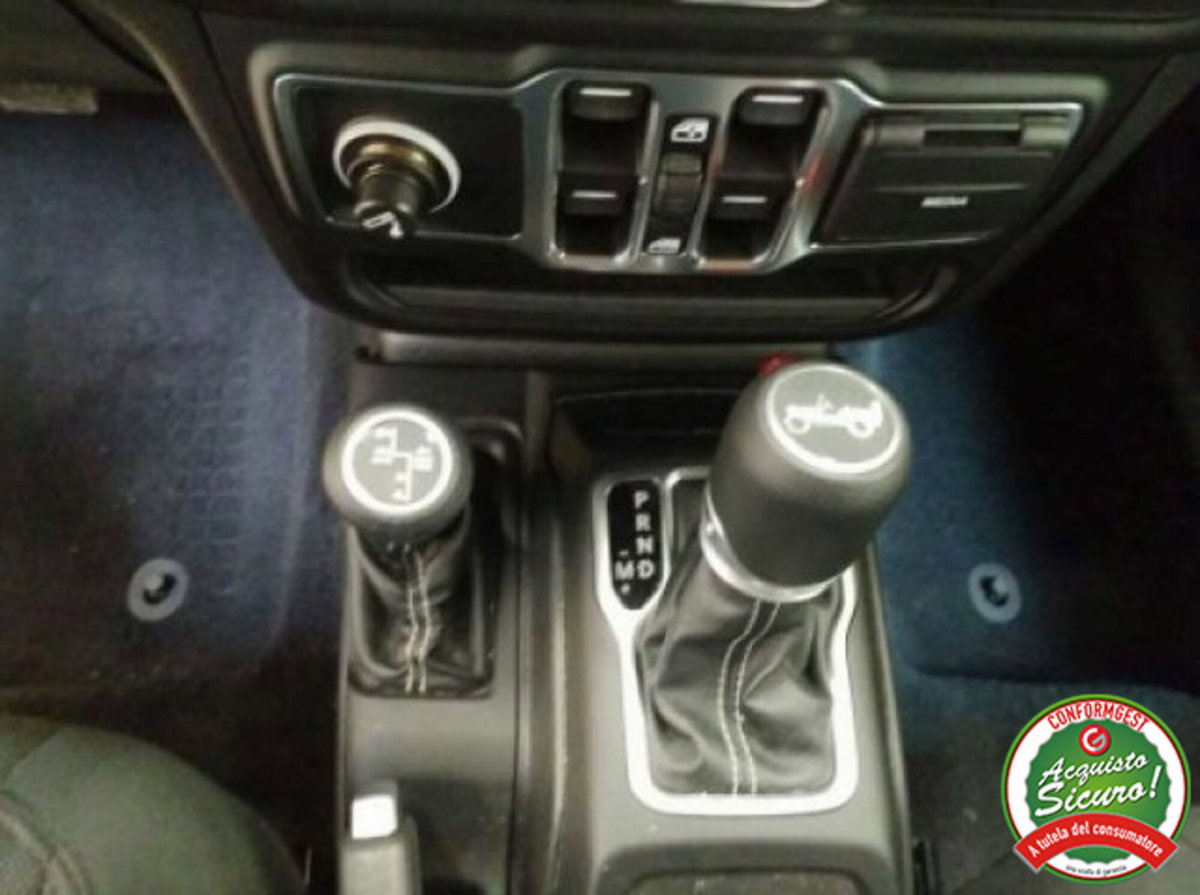 Jeep Wrangler 2.2 Mjt II Sahara (19)