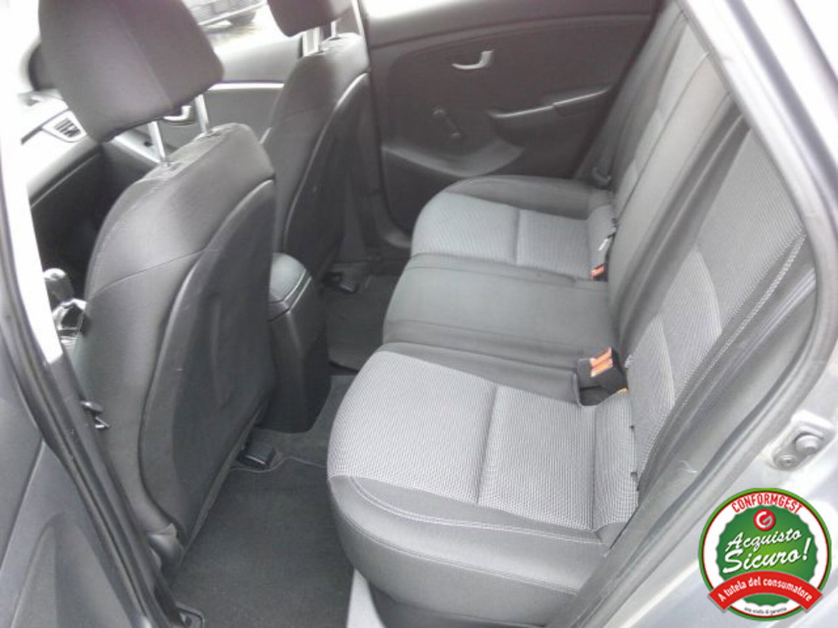 Hyundai i30 1.6 CRDi 5p. Classic (10)