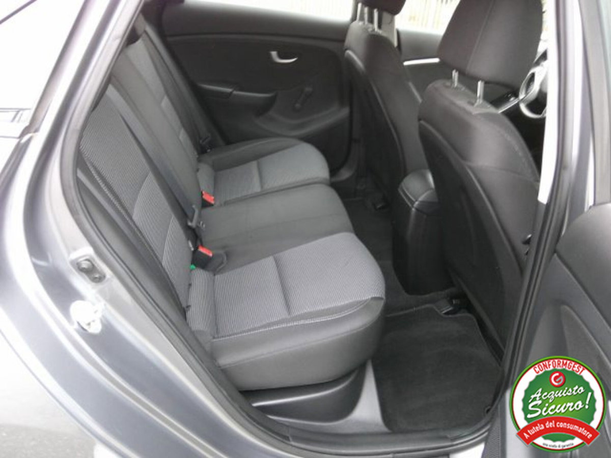 Hyundai i30 1.6 CRDi 5p. Classic (12)