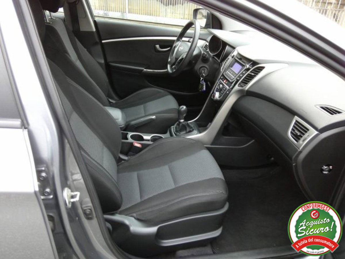 Hyundai i30 1.6 CRDi 5p. Classic (13)
