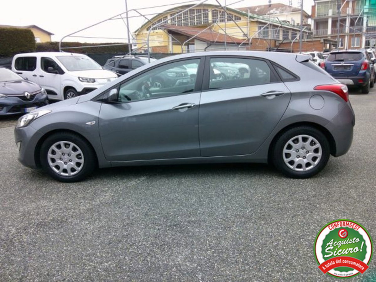 Hyundai i30 1.6 CRDi 5p. Classic (2)