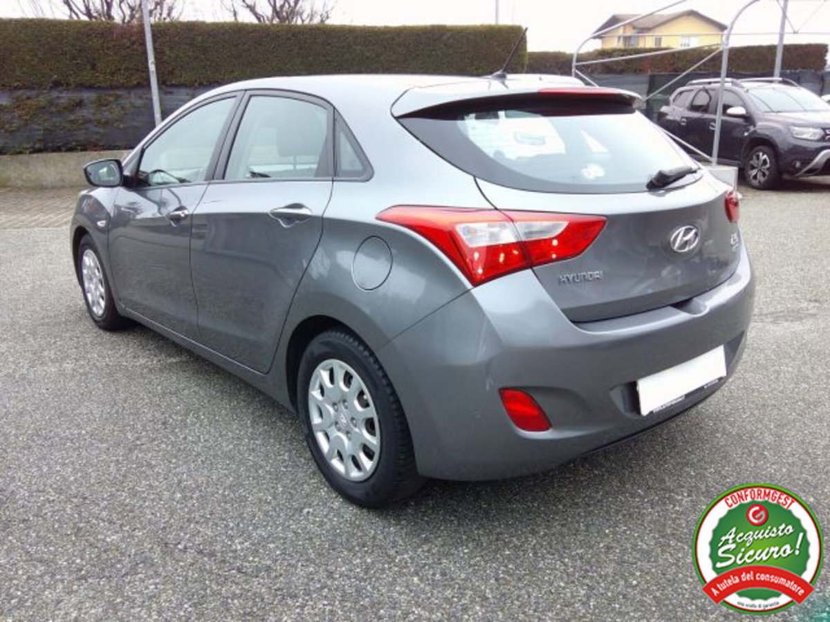 Hyundai i30 1.6 CRDi 5p. Classic (3)