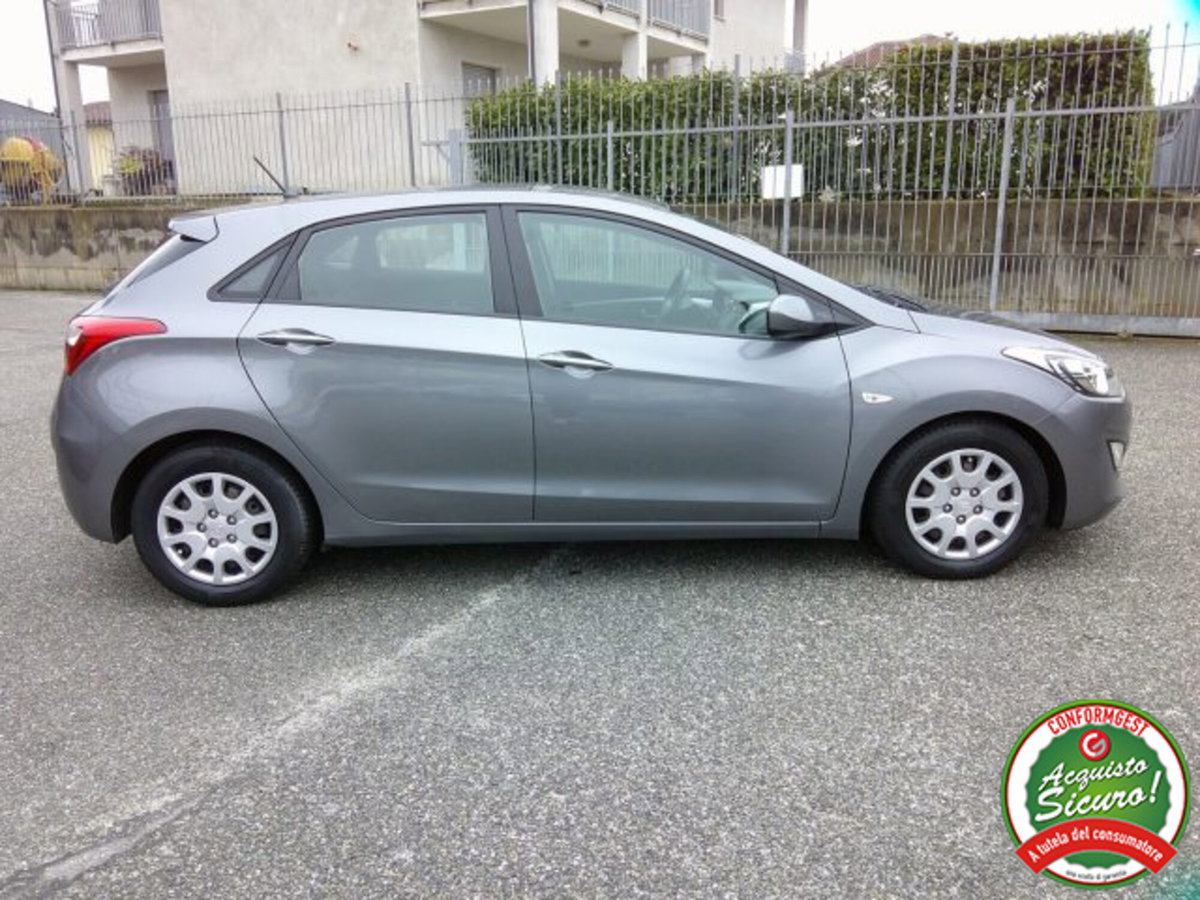Hyundai i30 1.6 CRDi 5p. Classic (6)