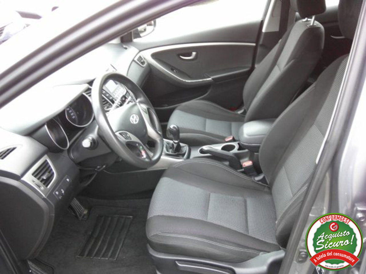 Hyundai i30 1.6 CRDi 5p. Classic (9)