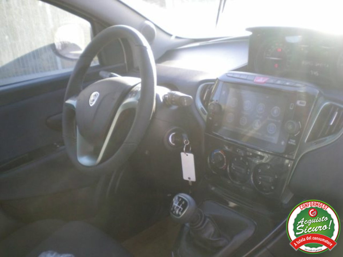 Lancia Ypsilon 1.0 FireFly 5 porte S&S Hybrid Ecochic A. Ferretti (10)