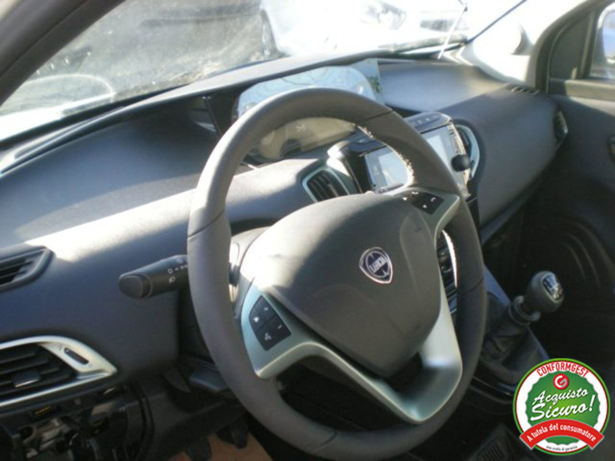 Lancia Ypsilon 1.0 FireFly 5 porte S&S Hybrid Ecochic A. Ferretti (13)