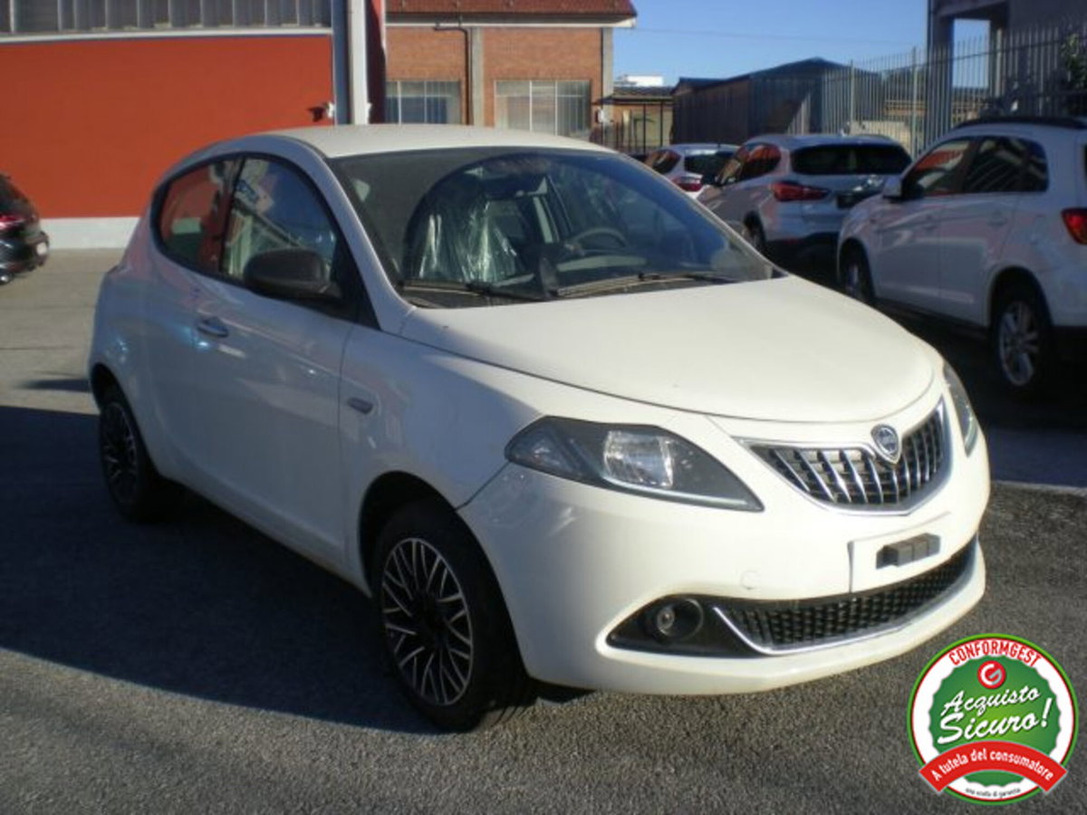 Lancia Ypsilon 1.0 FireFly 5 porte S&S Hybrid Ecochic A. Ferretti (2)