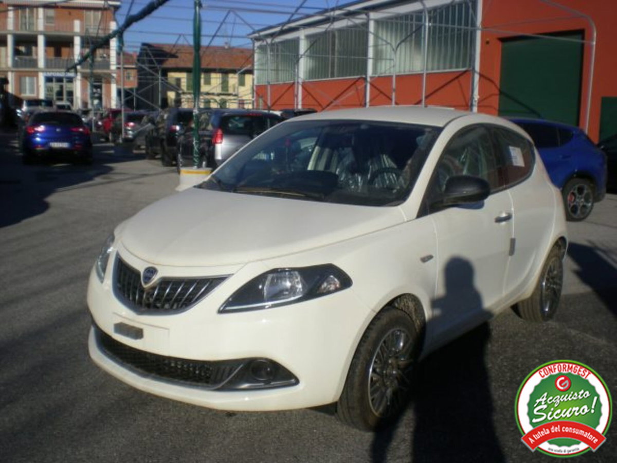 Lancia Ypsilon 1.0 FireFly 5 porte S&S Hybrid Ecochic A. Ferretti (4)