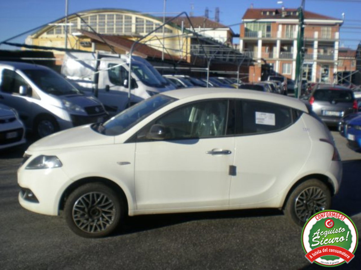 Lancia Ypsilon 1.0 FireFly 5 porte S&S Hybrid Ecochic A. Ferretti (5)
