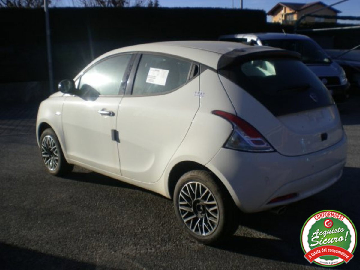 Lancia Ypsilon 1.0 FireFly 5 porte S&S Hybrid Ecochic A. Ferretti (6)