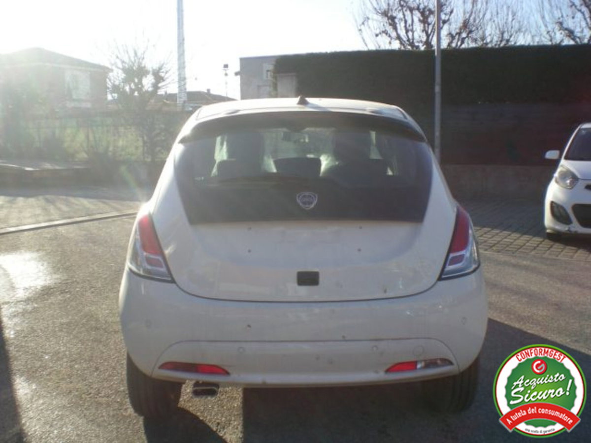 Lancia Ypsilon 1.0 FireFly 5 porte S&S Hybrid Ecochic A. Ferretti (7)