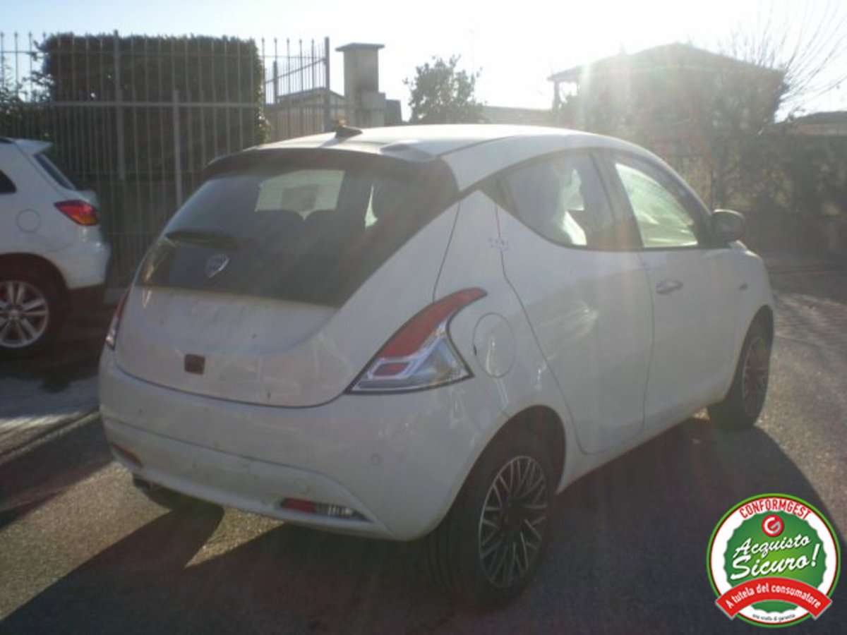 Lancia Ypsilon 1.0 FireFly 5 porte S&S Hybrid Ecochic A. Ferretti (8)