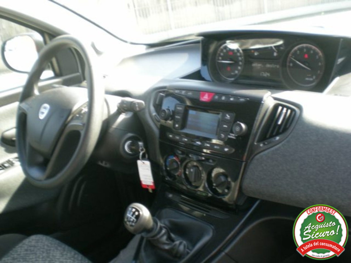 Lancia Ypsilon 1.0 FireFly 5 porte S&S Hybrid Silver Plus (10)