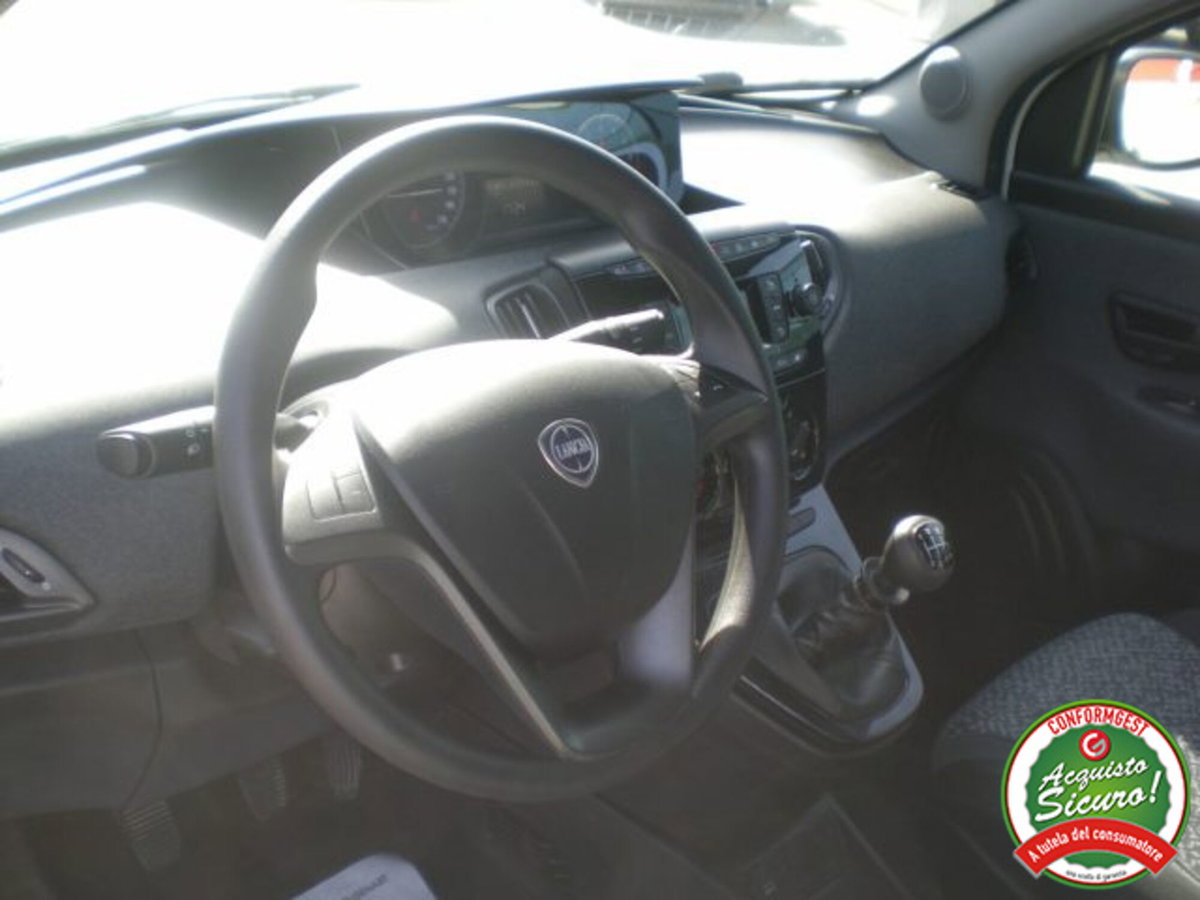 Lancia Ypsilon 1.0 FireFly 5 porte S&S Hybrid Silver Plus (14)