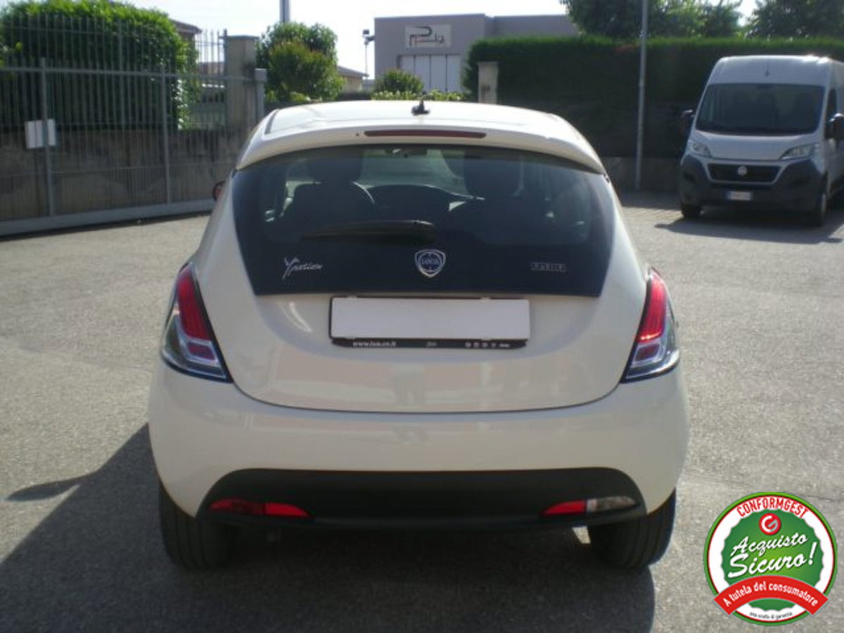 Lancia Ypsilon 1.0 FireFly 5 porte S&S Hybrid Silver Plus (7)